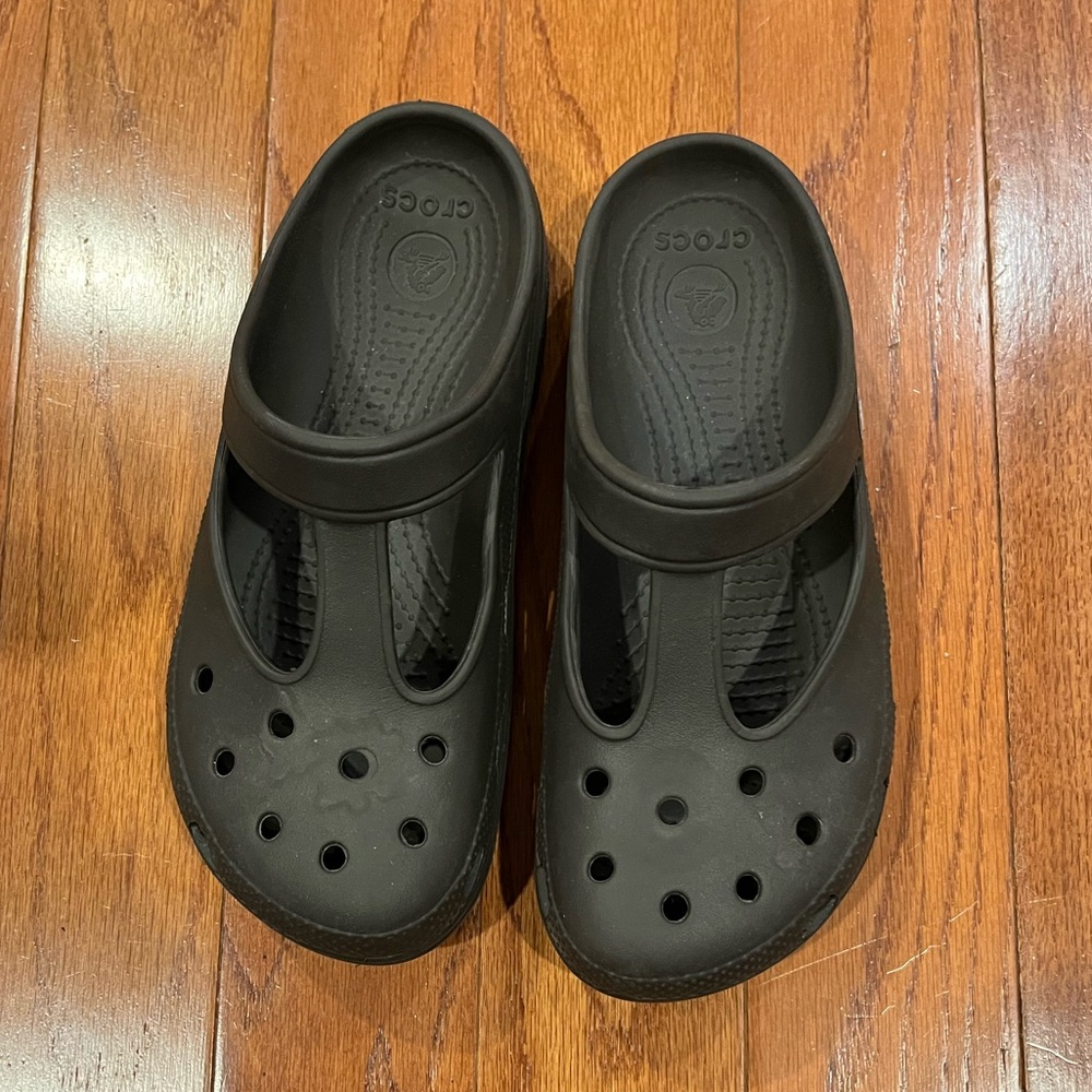 Slide on Crocs mules women’s size 9